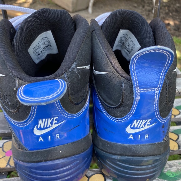 Basketball sneakers - Picture 2 of 3